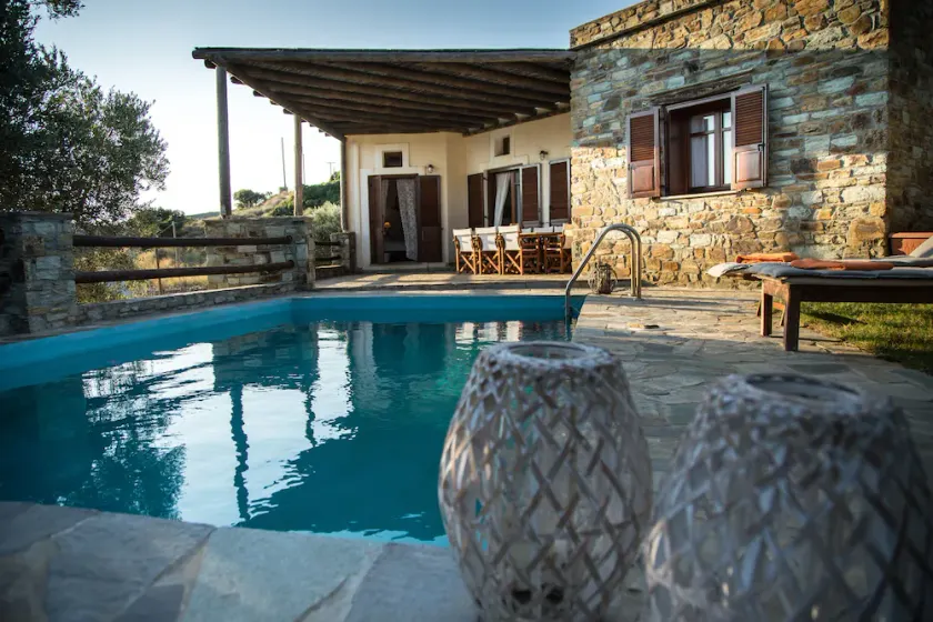 2AG252-House with a pool in Andros - Image 1
