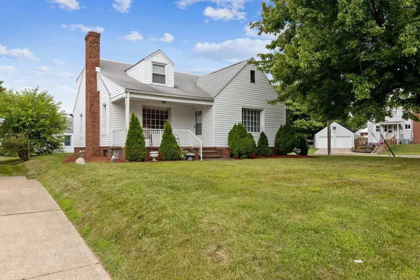 Beautiful 4 Br Home In Lovely Neighborhood - Walk To Pro Football Hof! 4 Bedroom Home by Redawning - Image 1