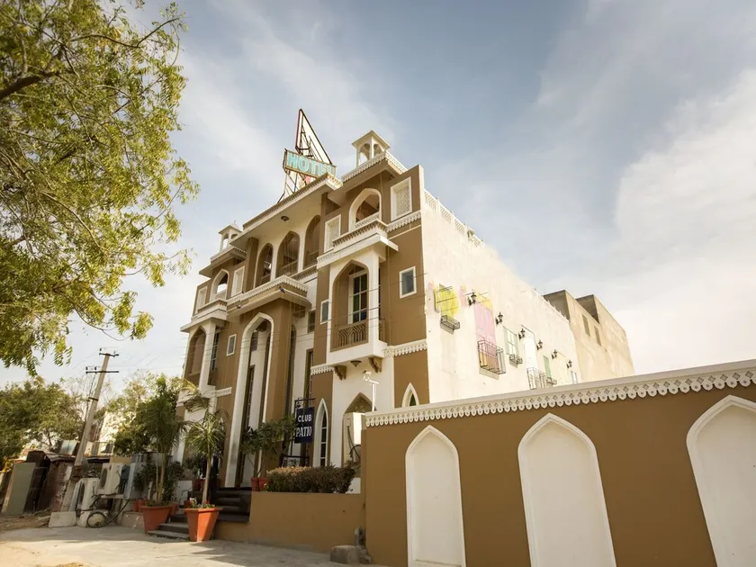 Dev Vilas Hotel - Image 1