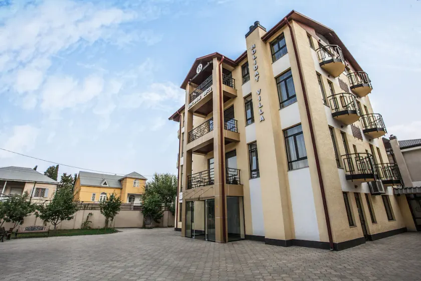 Hotel Holiday Villa - Image 1