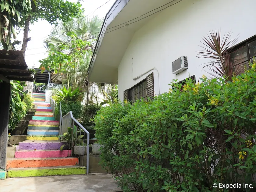 Mountain Breeze Hostel Tagaytay Center - Image 1