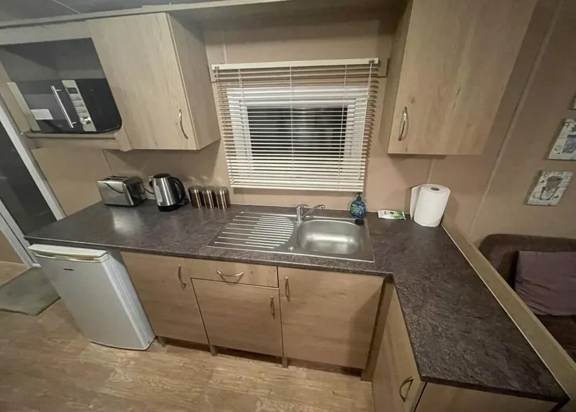 2br-seeps4-beachfront-parking-pool-petsok - Image 1