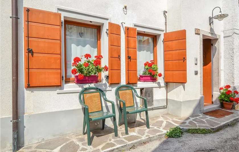 Stunning Home in Cimolais With 4 Bedrooms and Wifi - Image 1