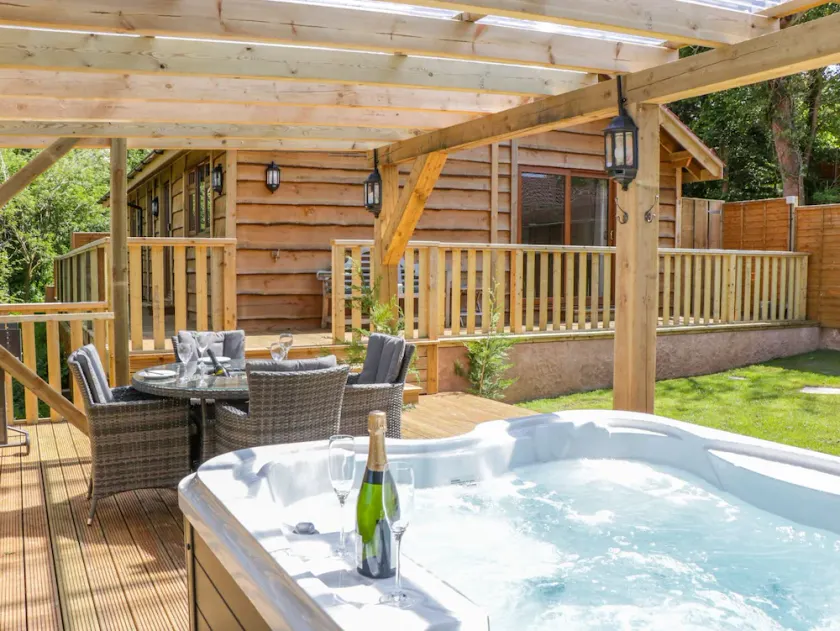 Elm Lodge - Image 1
