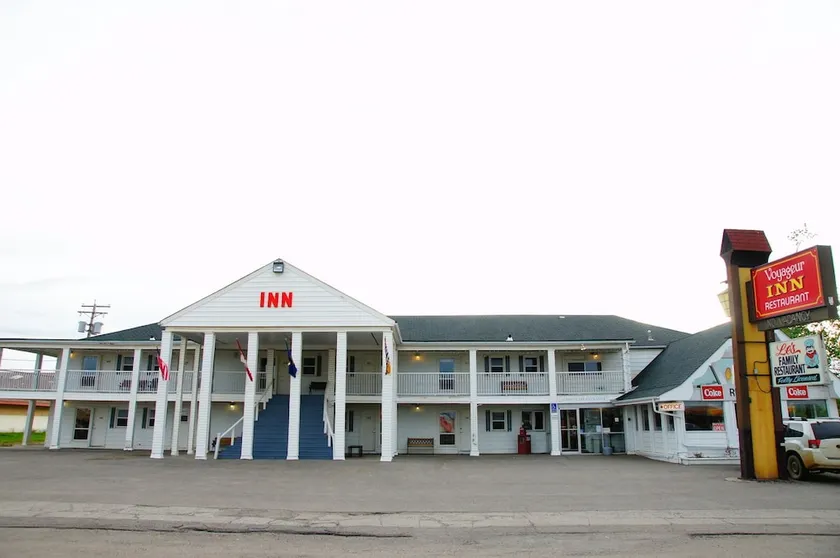 Voyageur Motor Inn - Image 1