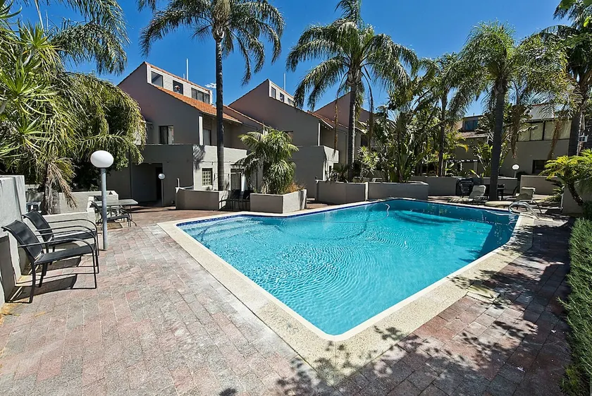 Como Mezzanine Retreat - Image 1
