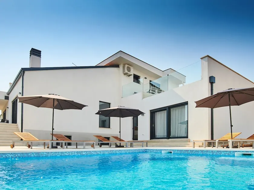 Gradevole villa totalmente attrezzata con piscina privata, giardino e terrazza - Image 1