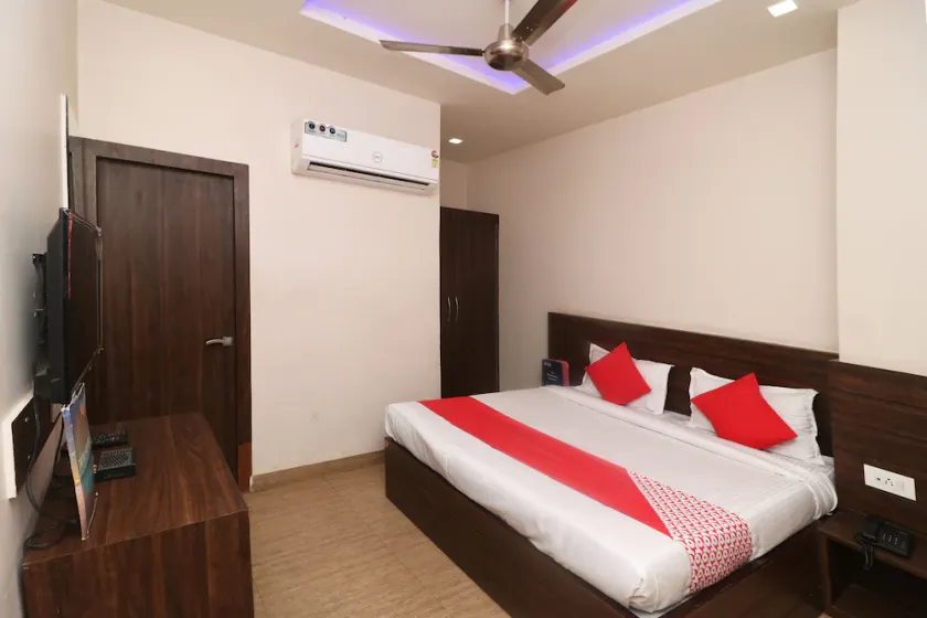 Hotel Sheltear & Resturant By OYO Rooms - Image 1