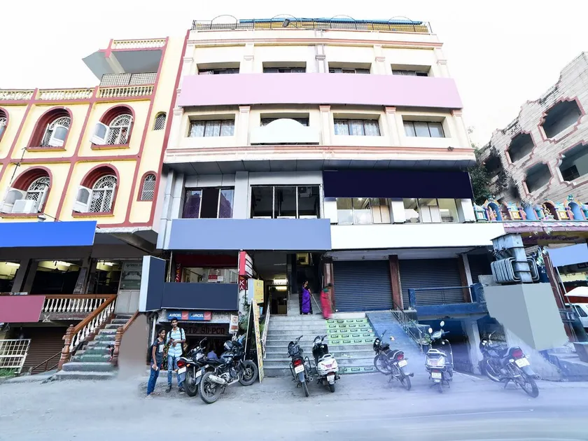 OYO 16533 Hotel Sudarshan - Image 1