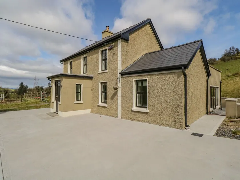 Hannon's Country Farmhouse - Image 1