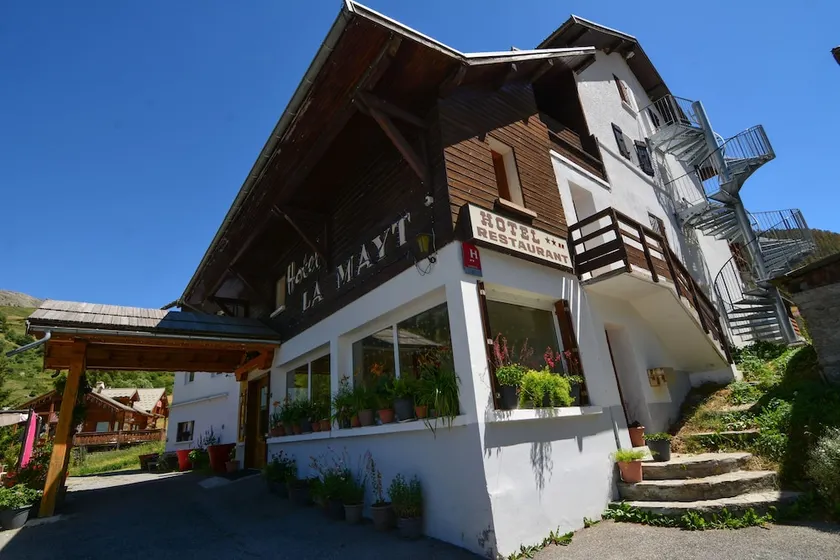 Hotel Restaurant Bar La Mayt - Image 1