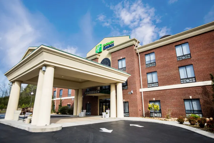 Holiday Inn Express Dayton - Image 1