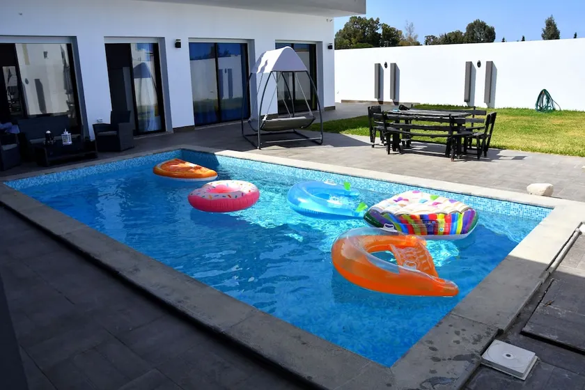 Limo's House - Image 1