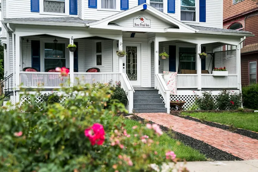 The Rose Petal Inn - Image 1
