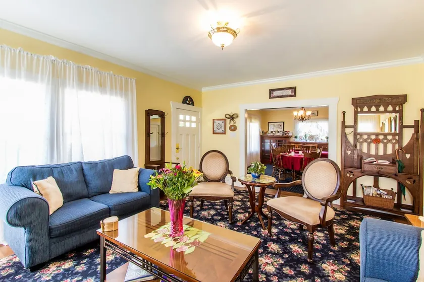 Shady Oaks Country Inn - Image 1
