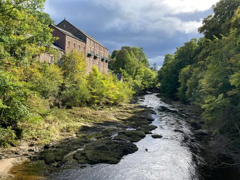 Lovely Riverside Perthshire Flat - Sleeps 8 - Image 1