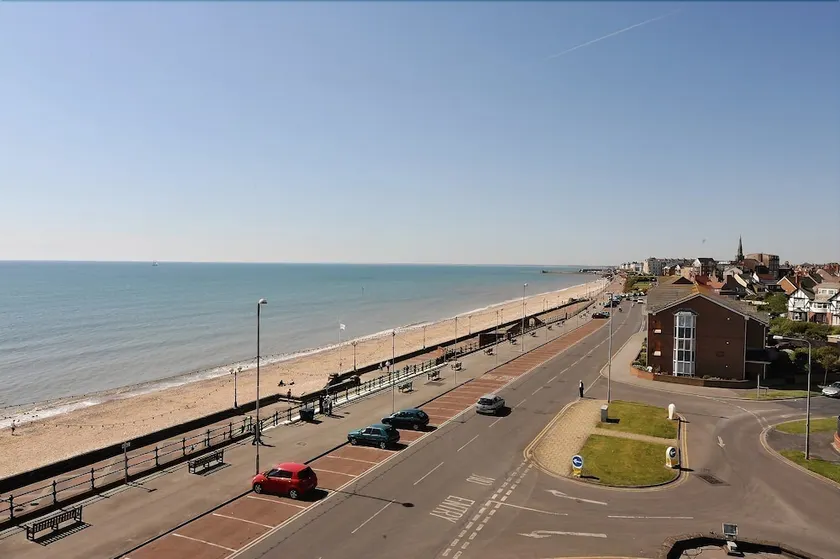 The Expanse Hotel - Image 1