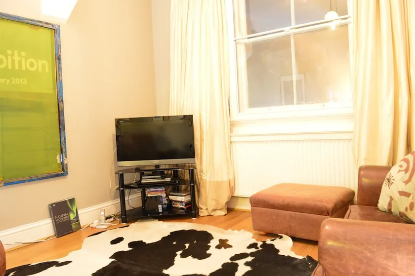 Spacious 2 Bedroom House Close to Notting Hill - Image 1