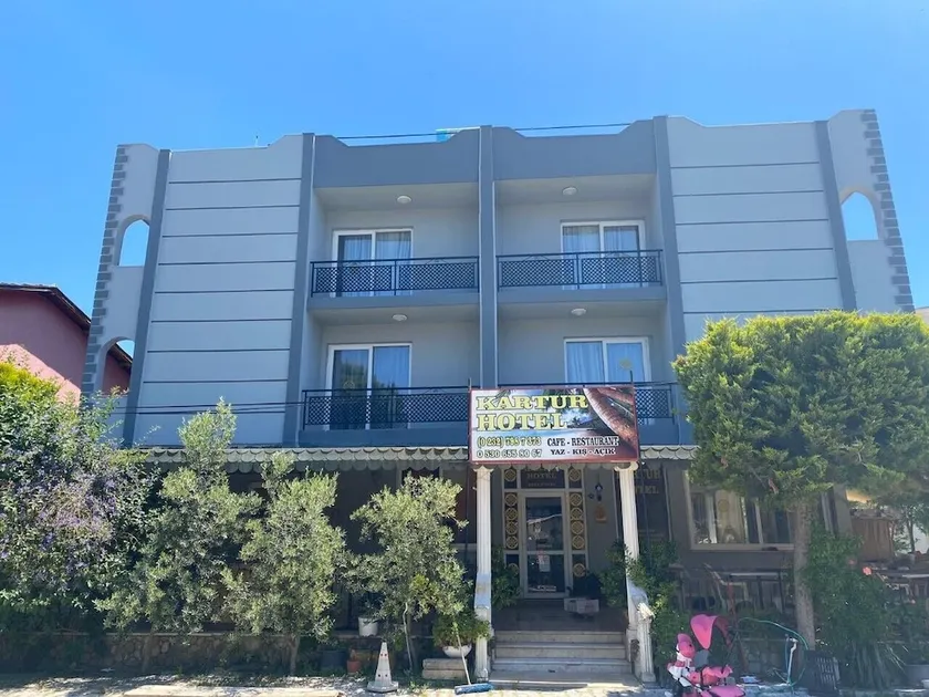 Kartur Hotel - Image 1