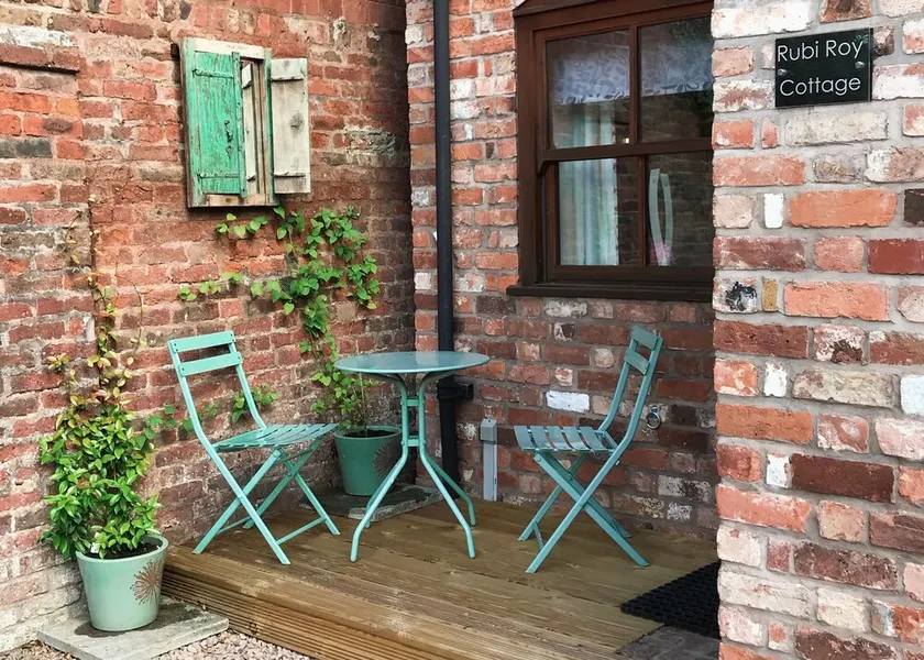 Rubi Roy: Charming 1 Bed Cottage in Ledbury - Image 1