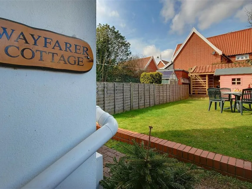 Comfortable Holiday Home With Open Fireplace and Private Garden, Near the Centre of Woodbridge - Image 1