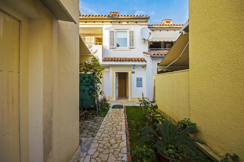 A4 Goga 1 two bedroom apartment near the beach and the sea - Image 1