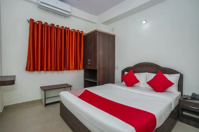Gk Residency by OYO Rooms - Image 1