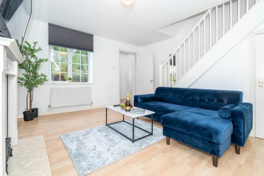 Superb Two Bedroom Duplex With Garden and Parking - Image 1