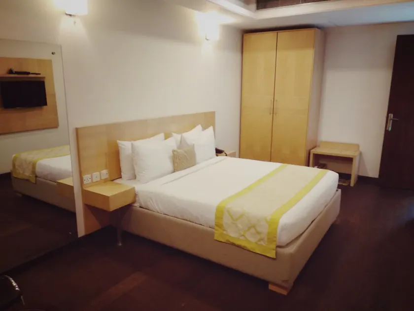 Stately Suites NH 8 - Image 1