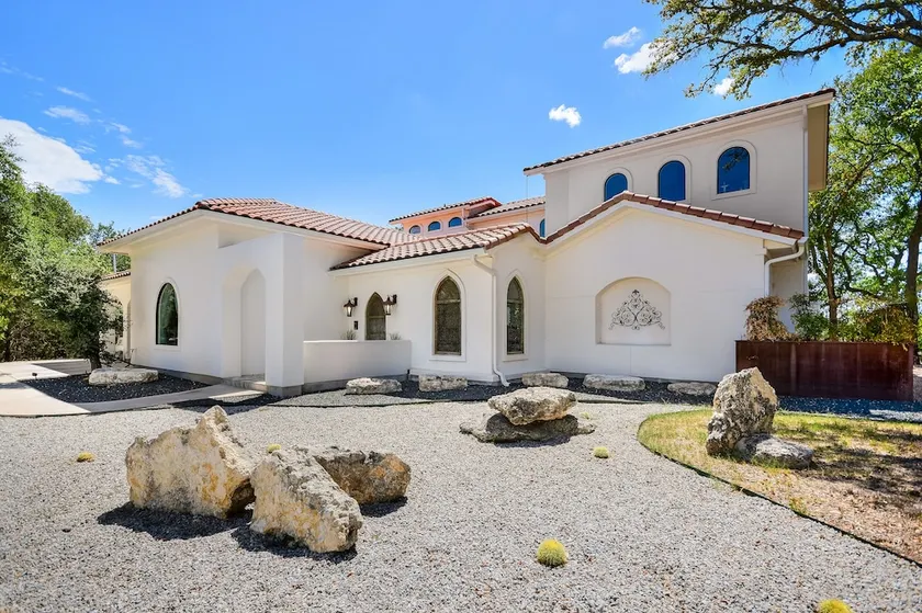 The Arrive Clifftop Estate 5 Bedroom Home - Image 1