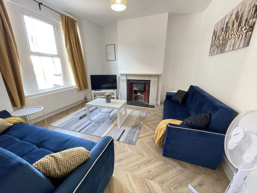 Luxury House With Garden Close To The Stadium - Image 1