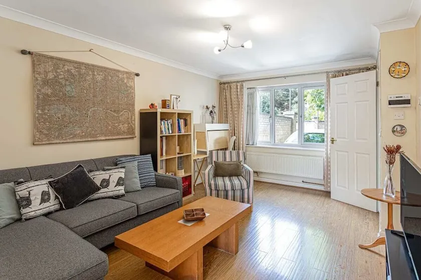 Beautiful 3 Bed House W/patio nr River Thames - Image 1