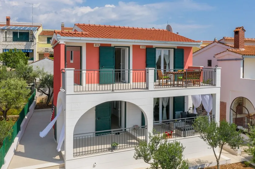 Villa Basic - Image 1