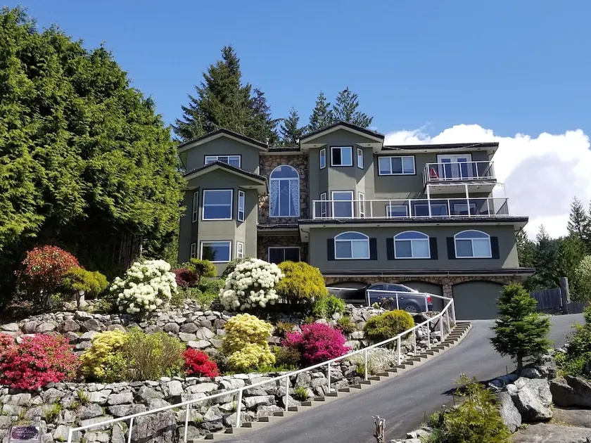 Squamish Highlands Bed & Breakfast - Image 1