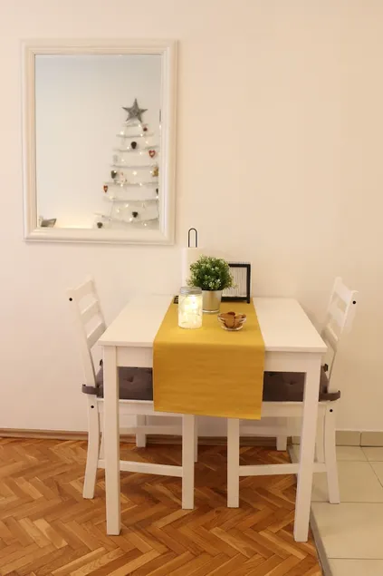 Studio Start - Image 1