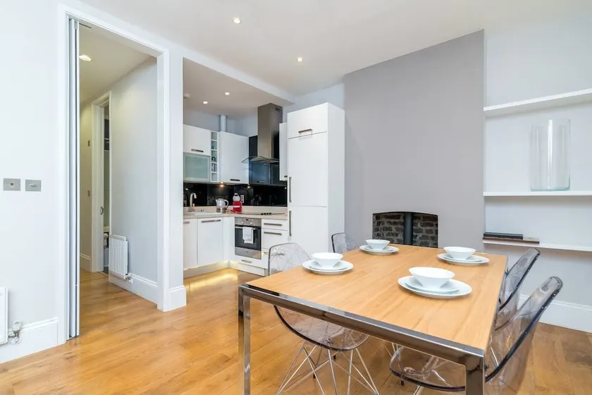 Modern 2BR Home in Dalston W/balcony, Fits 4 - Image 1