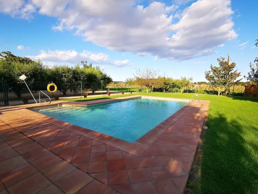 Pleasant Holiday Home in Gerona With Swimming Pool - Image 1