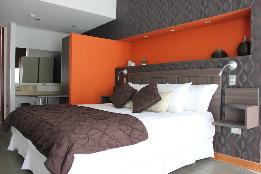 Hotel Su Merced - Image 1