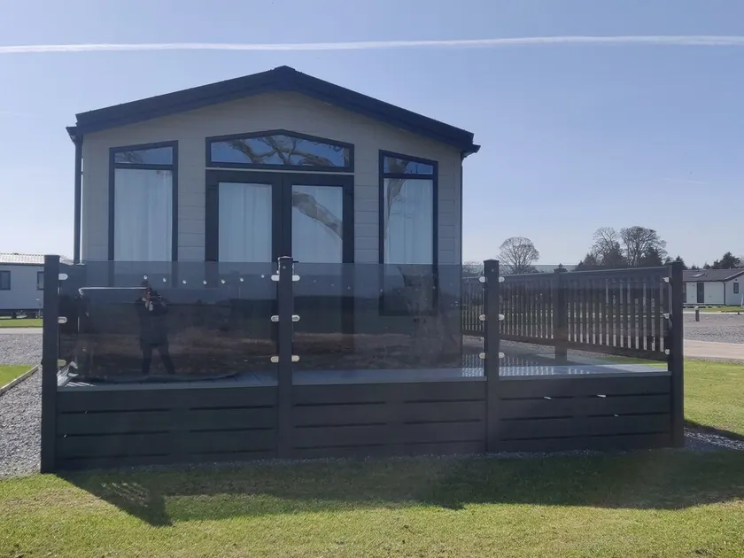 Serena 25 Luxury Lodge at 5 Star Resort St Andrews - Image 1