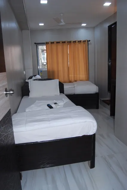Hotel Holiday Inn - Image 1
