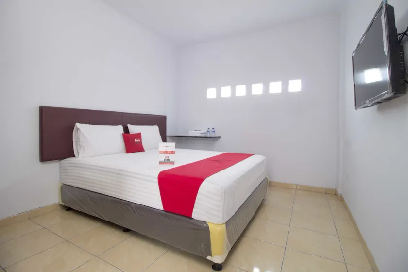 RedDoorz Near Siloam Karawaci 2 - Image 1