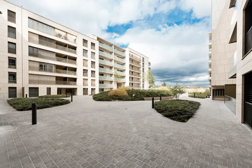 Comfy 1BR Apt w Balcony at Cloche dOr - Image 1