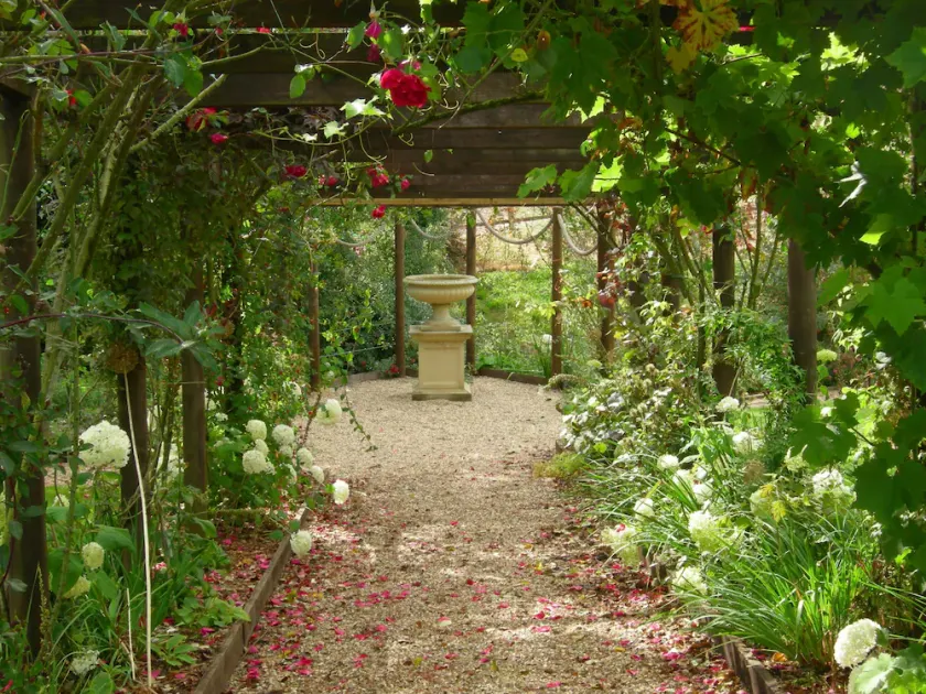 Rookwood Farmhouse B&B - Image 1