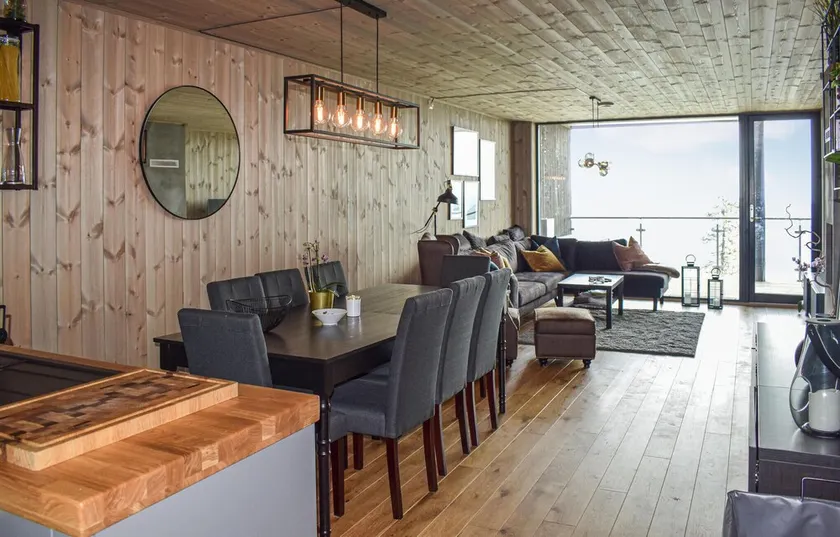 Beautiful Apartment in Noresund With 3 Bedrooms and Wifi - Image 1
