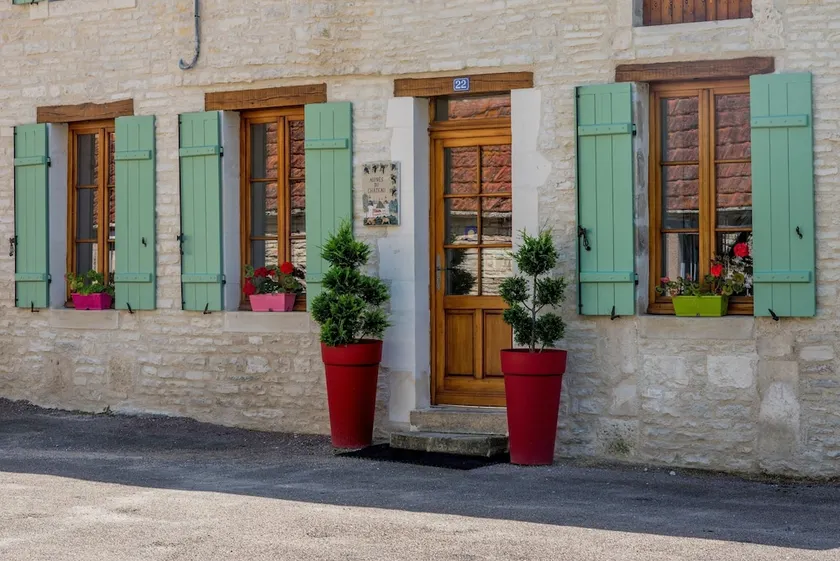 Aupres Du Chateau - Image 1