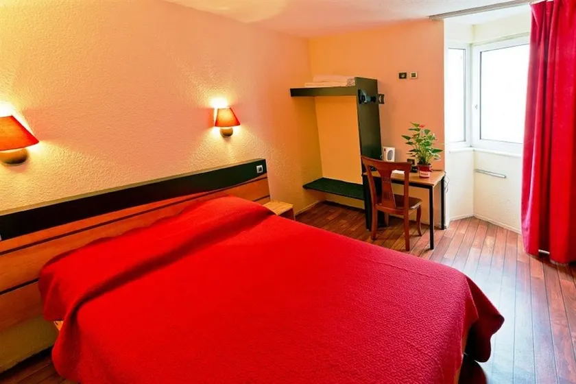 Hotel Joinville Hippodrome - Image 1