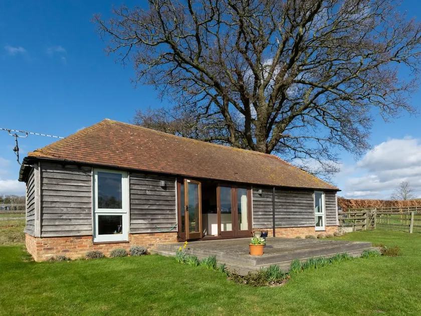Nicely Furnished Cottage in Bilsington Countryside - Image 1