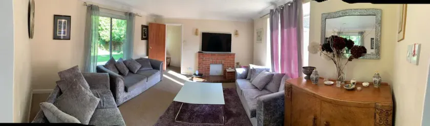 Captivating Bungalow With Garden in High Wycombe - Image 1