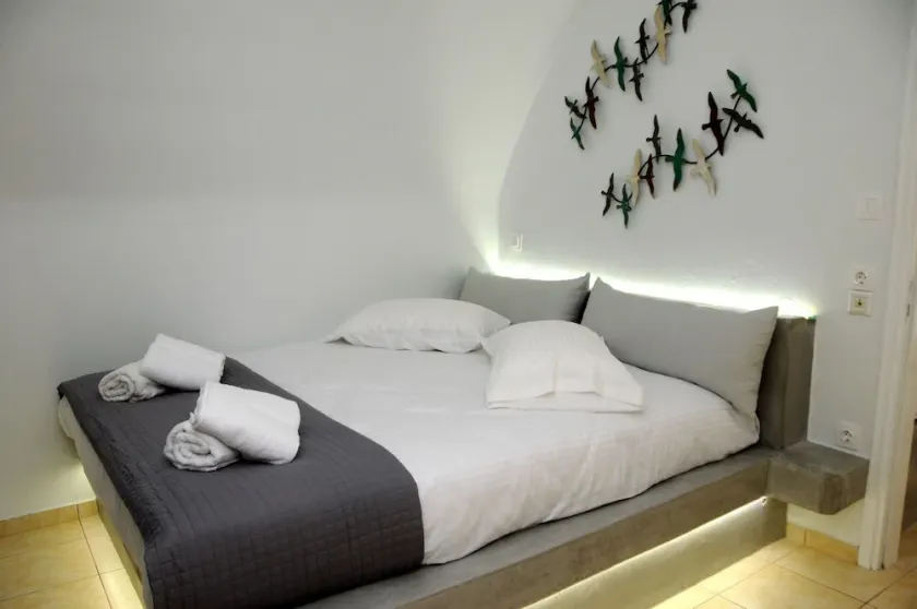Firostefani Apartment - Image 1