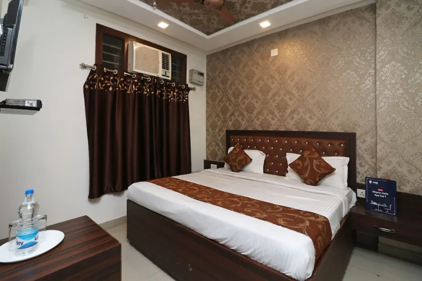 Chirag Pankaj Residency by OYO Rooms - Image 1
